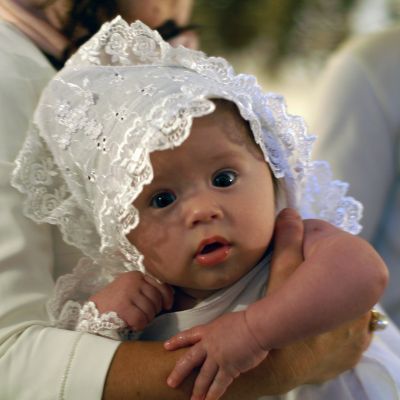 Hvordan foregår en babys dåbsceremoni?